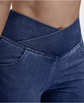 Calça Jeans de Cintura Alta Cruzada