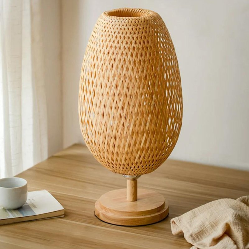 Luminária de Mesa em Rattan com Design Elegante