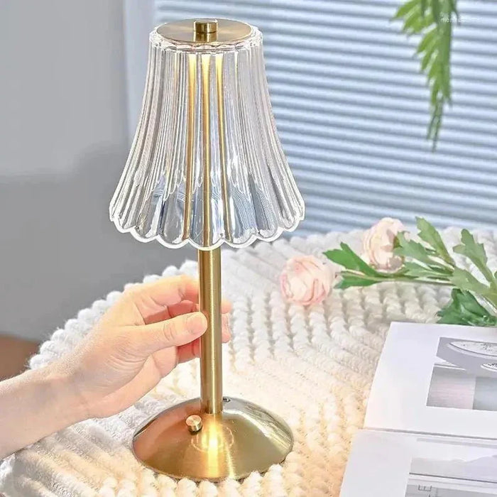 Luminária de Mesa Sem Fio com Abajur Dourado